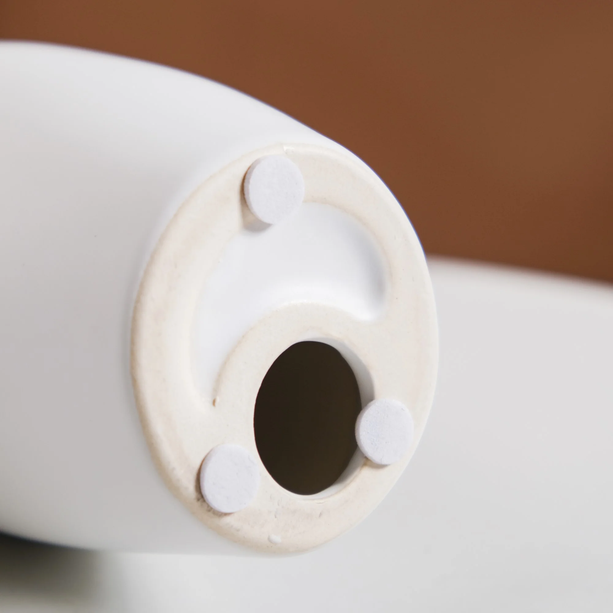 Dancing Girl Akimbo Ceramic Showpiece - Image 11