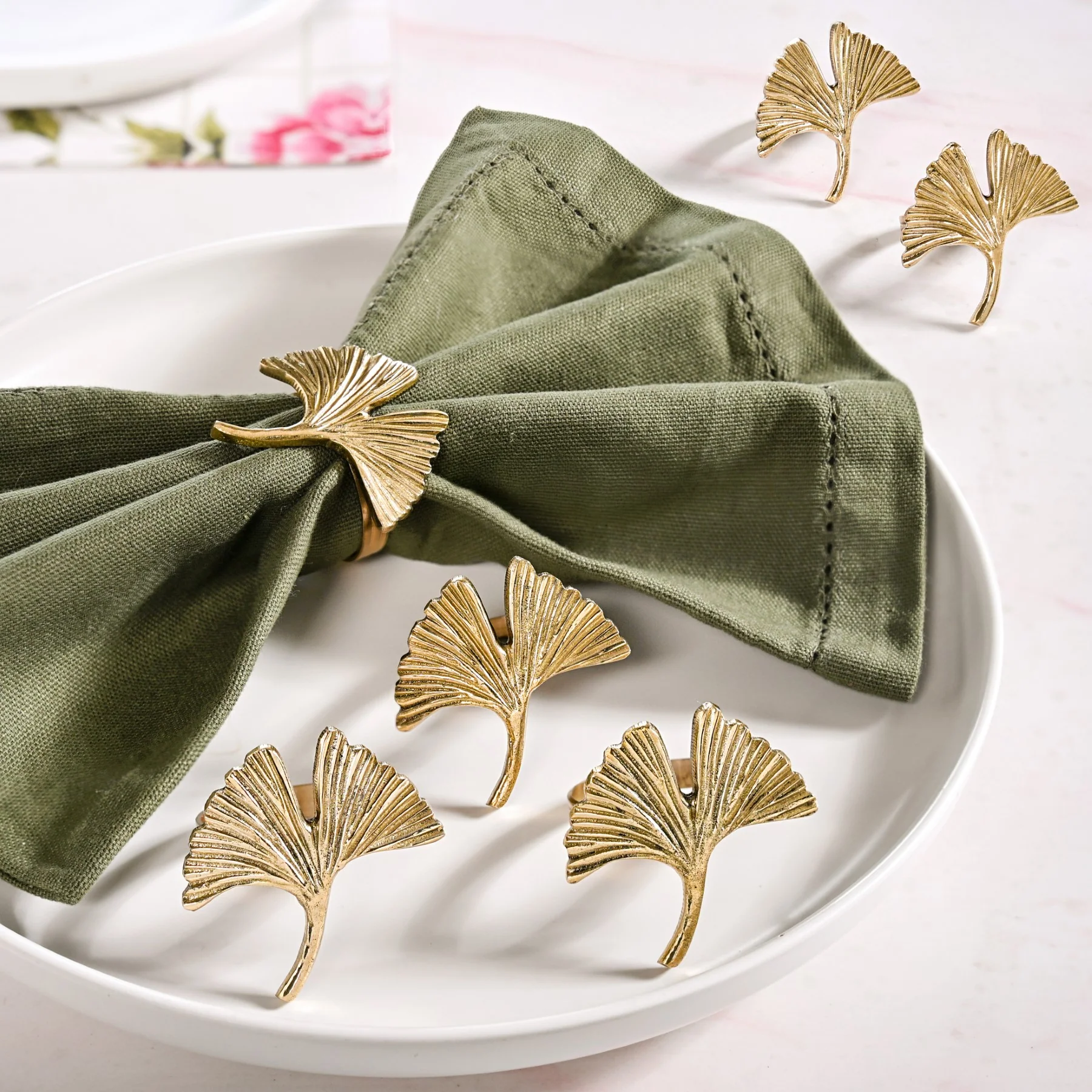 Floral Rouge Table Linen Gift Hamper With Set Of 6 Rings Napkins And Mats - Image 9