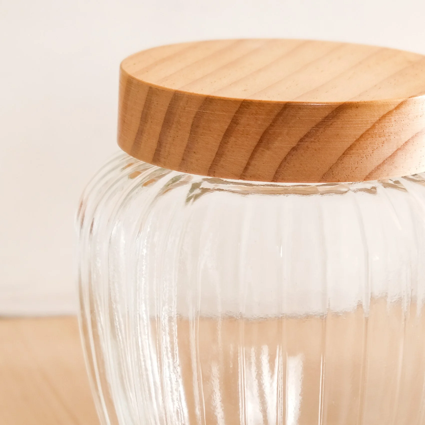Glass Storage Jars Set of 2 With Wooden Lid 2200ml - Image 6