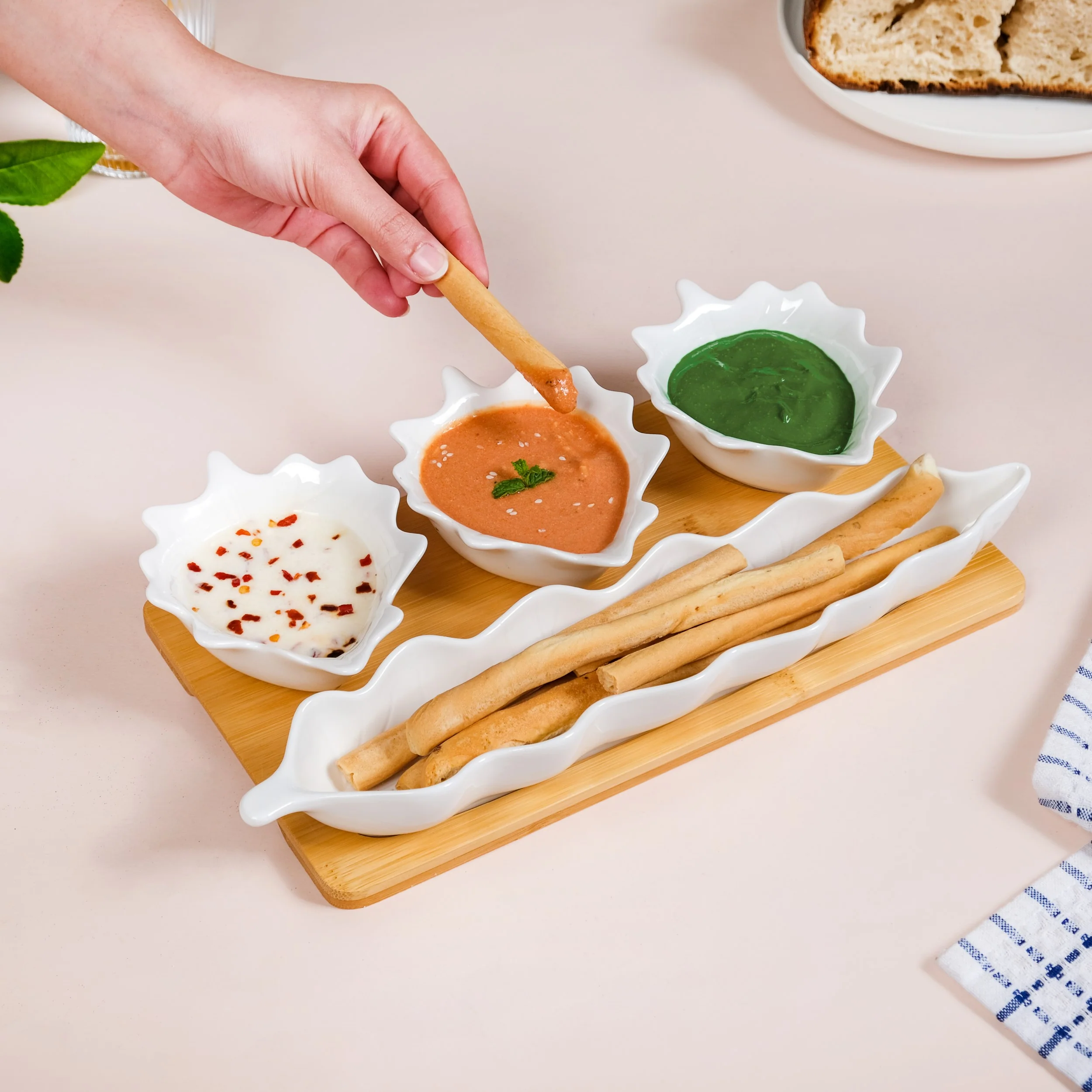 Leaf Ceramic Bowls And Long Plate Set of 4 With Tray - Image 3