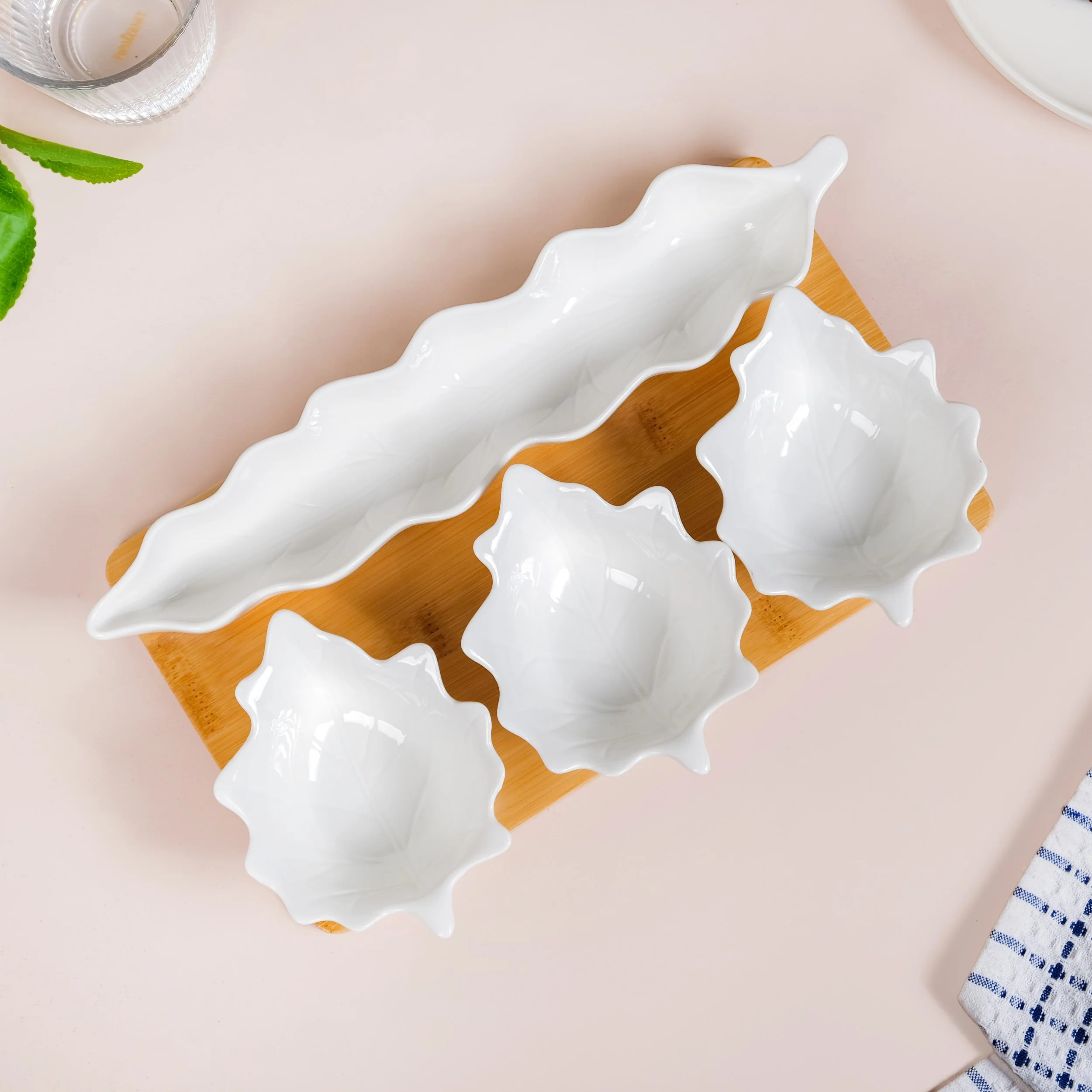 Leaf Ceramic Bowls And Long Plate Set of 4 With Tray - Image 6