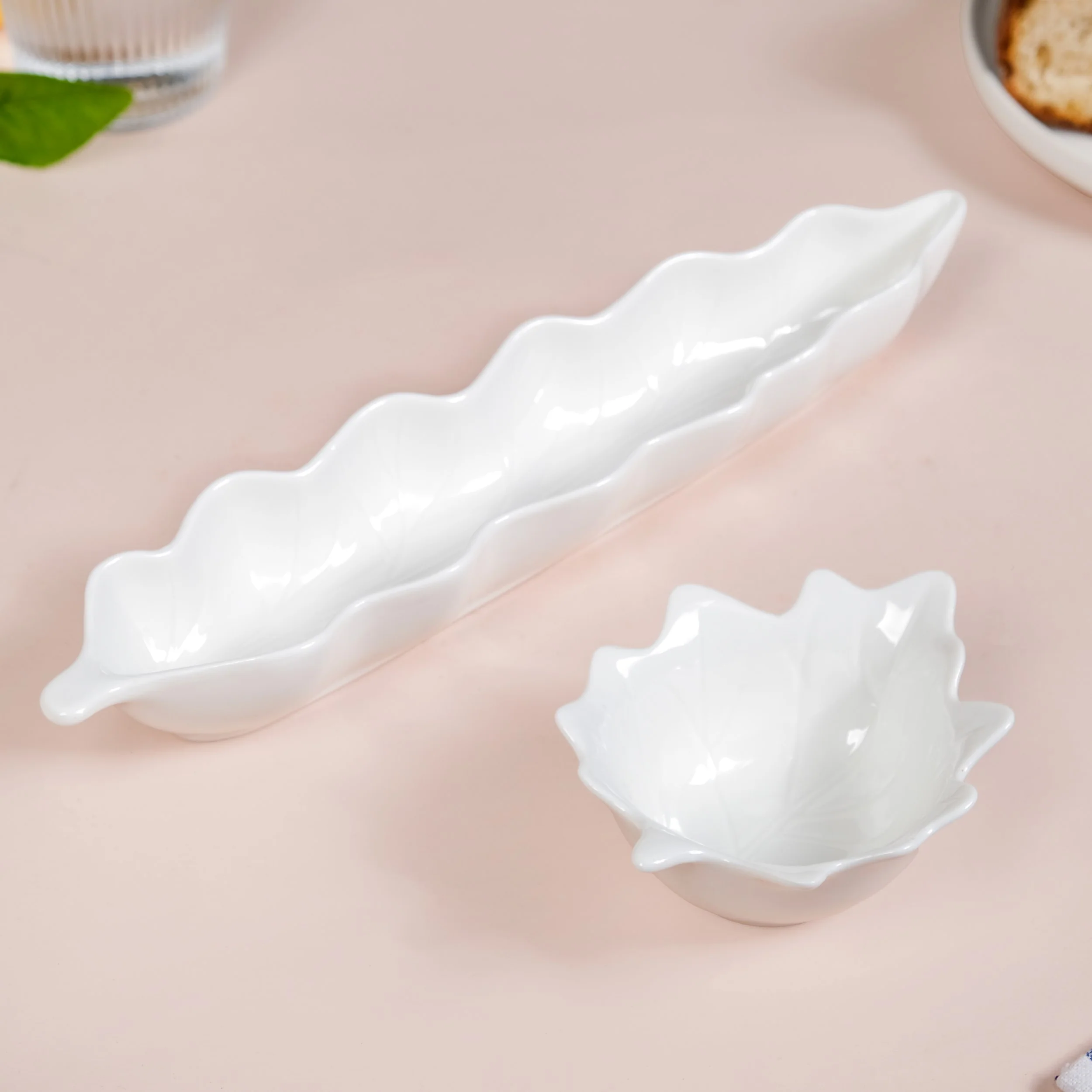 Leaf Ceramic Bowls And Long Plate Set of 4 With Tray - Image 7