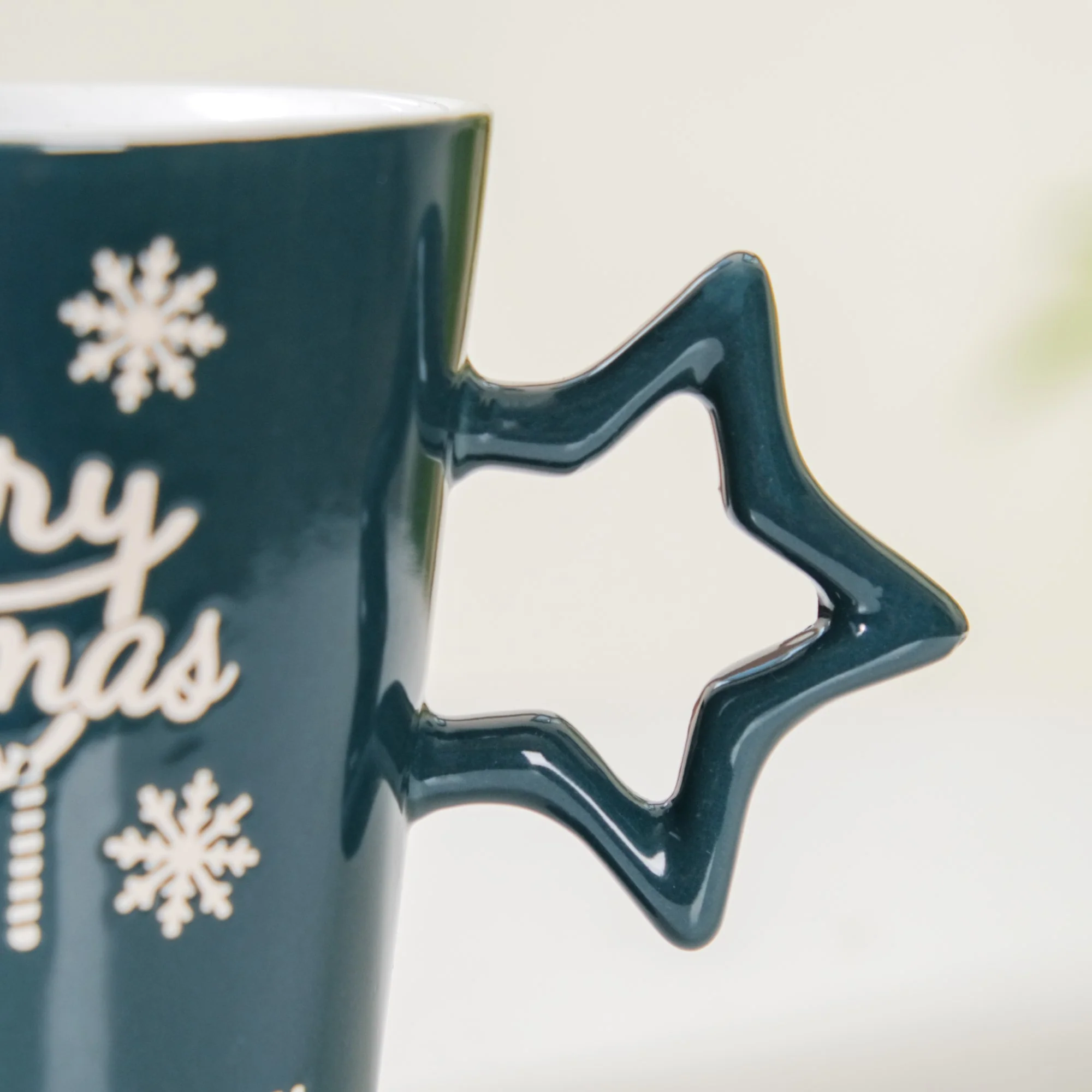 Merry Christmas Set Of 4 Cups With Star Handle Green 300ml - Image 7