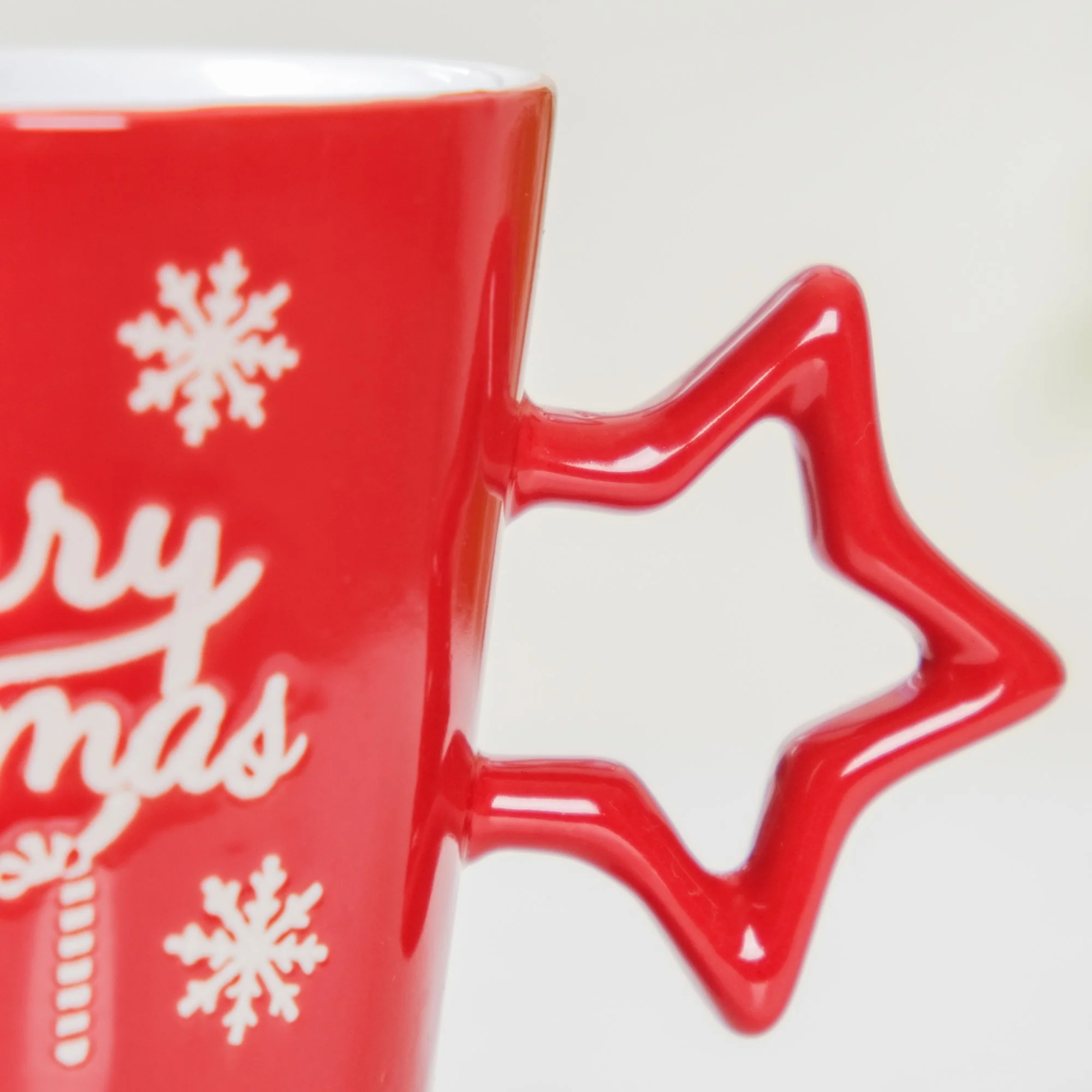 Merry Christmas Set of 4 Cups With Star Handle Red 300ml - Image 7