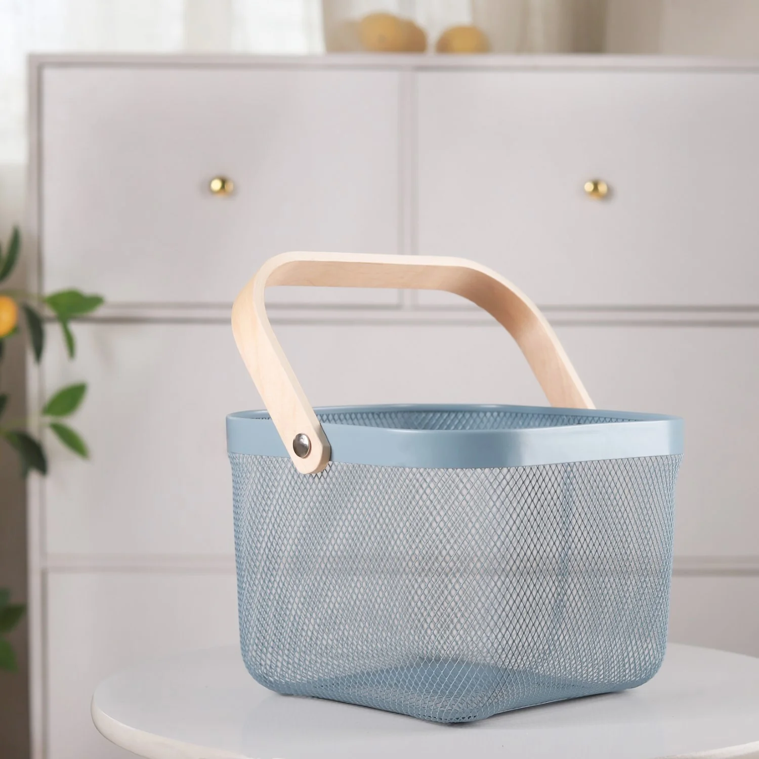 Metal Mesh Fruit Basket With Handle - Image 3