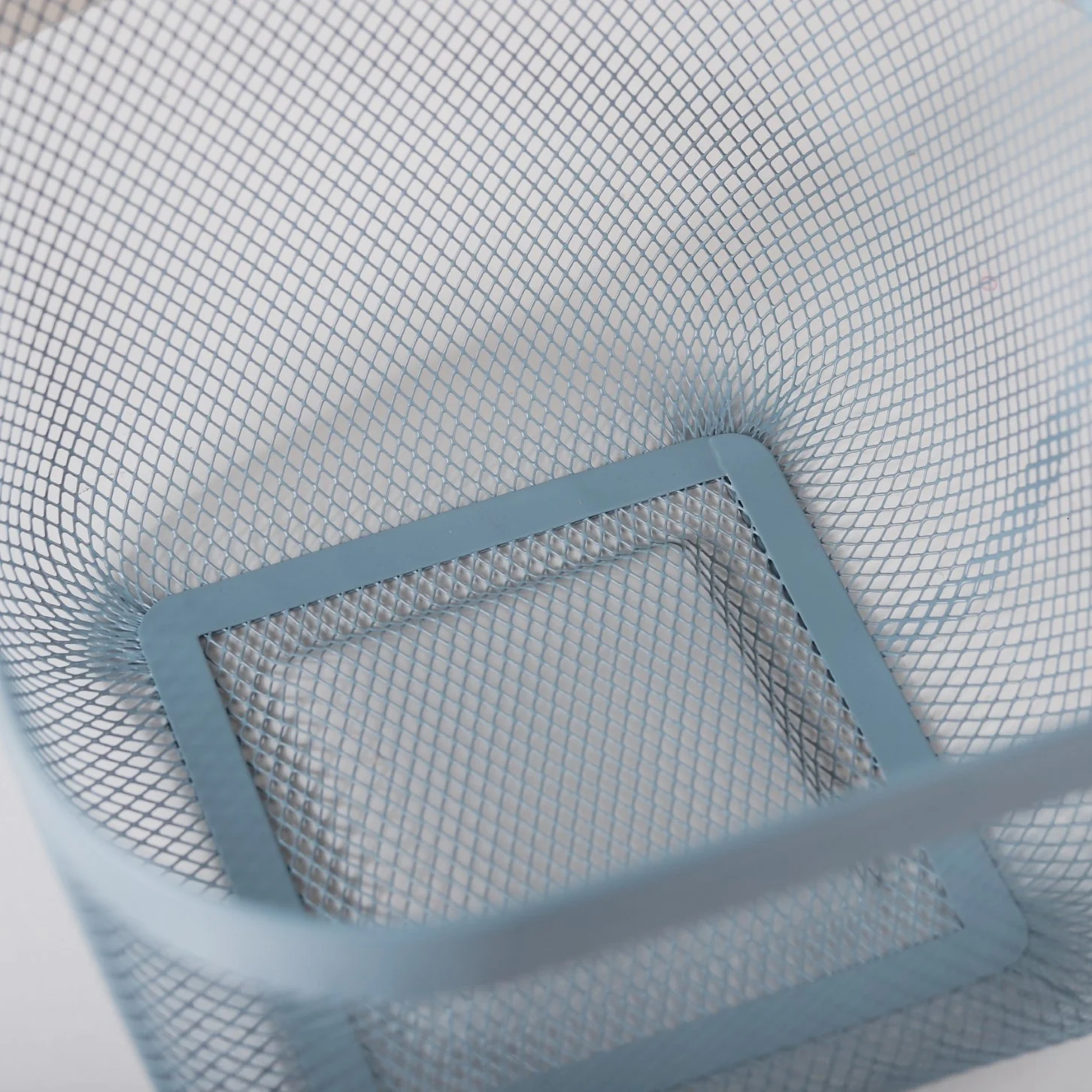 Metal Mesh Fruit Basket With Handle - Image 6