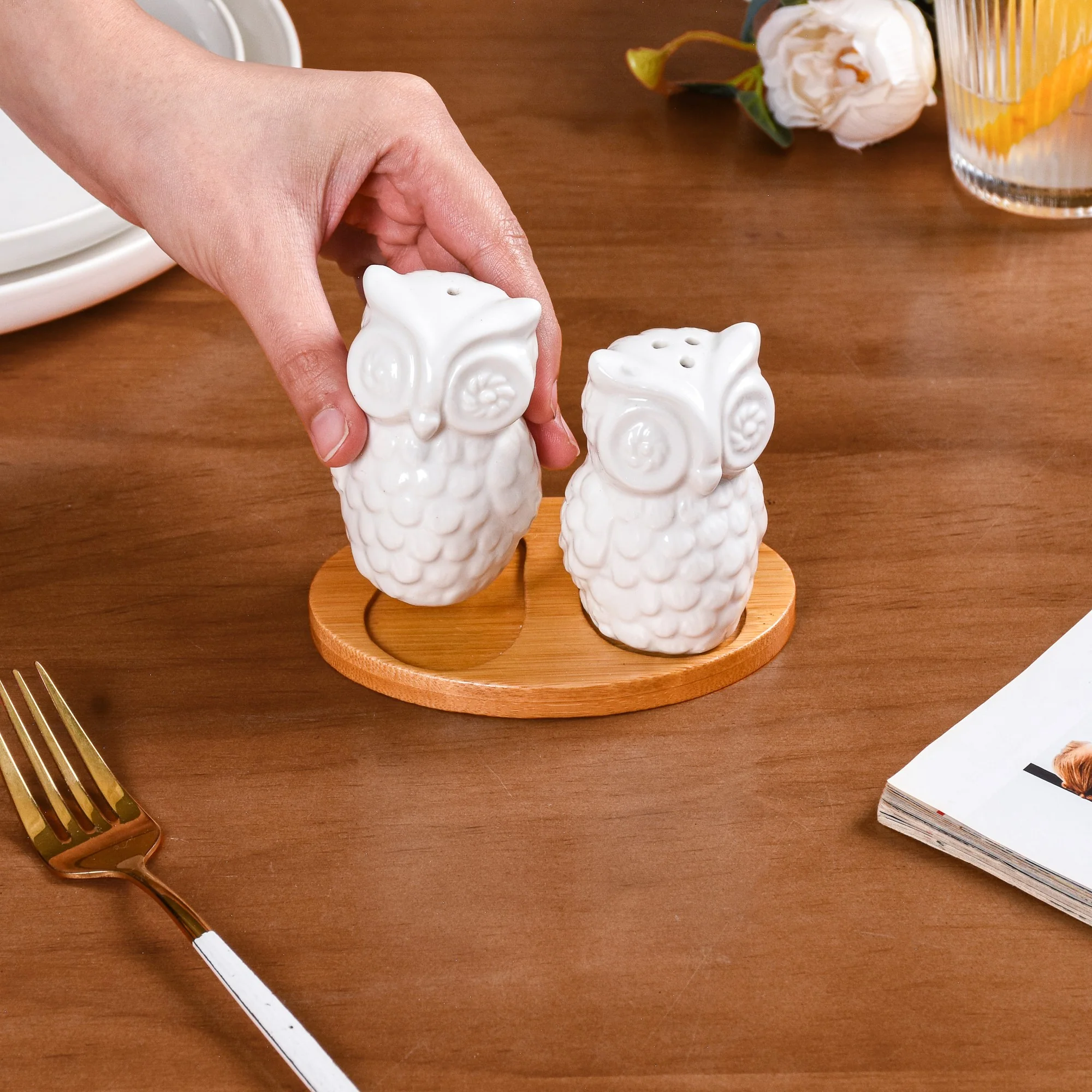 Night Owl Salt And Pepper Shakers With Wooden Tray - Image 3