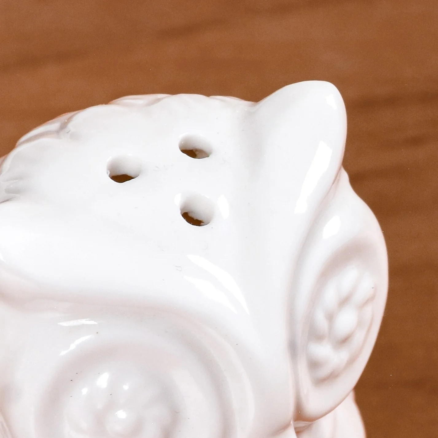 Night Owl Salt And Pepper Shakers With Wooden Tray - Image 9