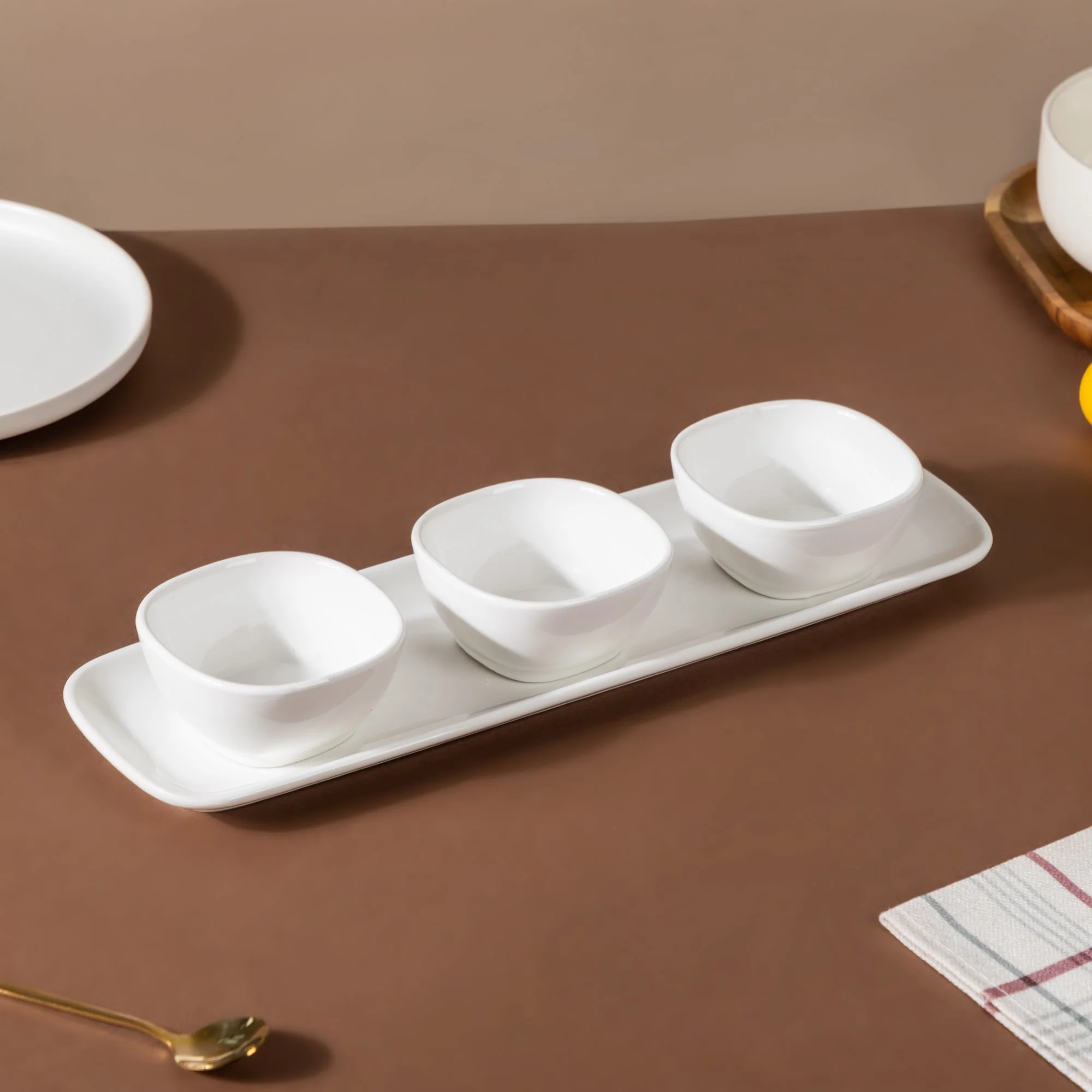 Serena Pearly White Dip Bowl Set Of 3 with Tray - Image 7