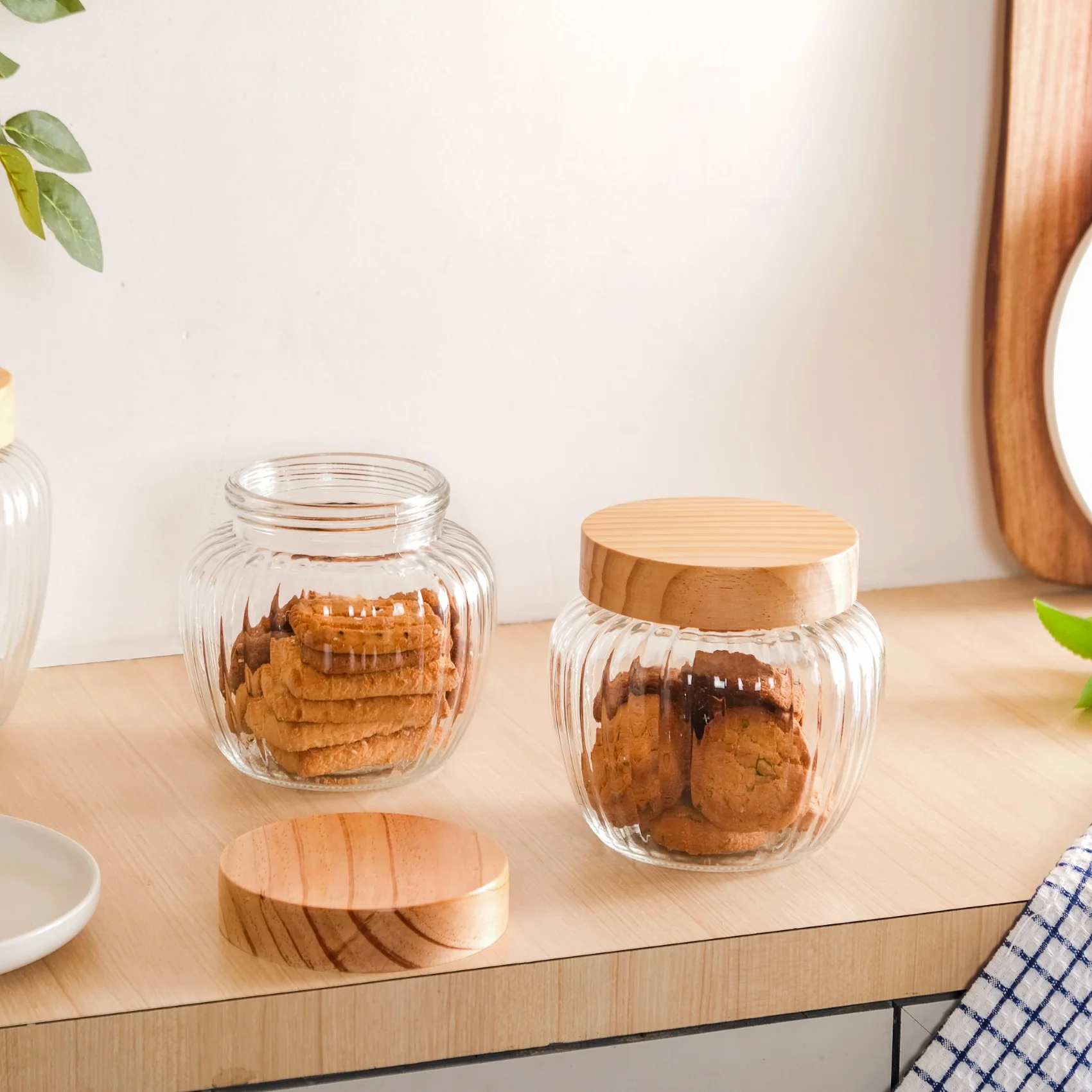 Set of 2 Glass Jars With Wooden Lid 1600ml - Image 6