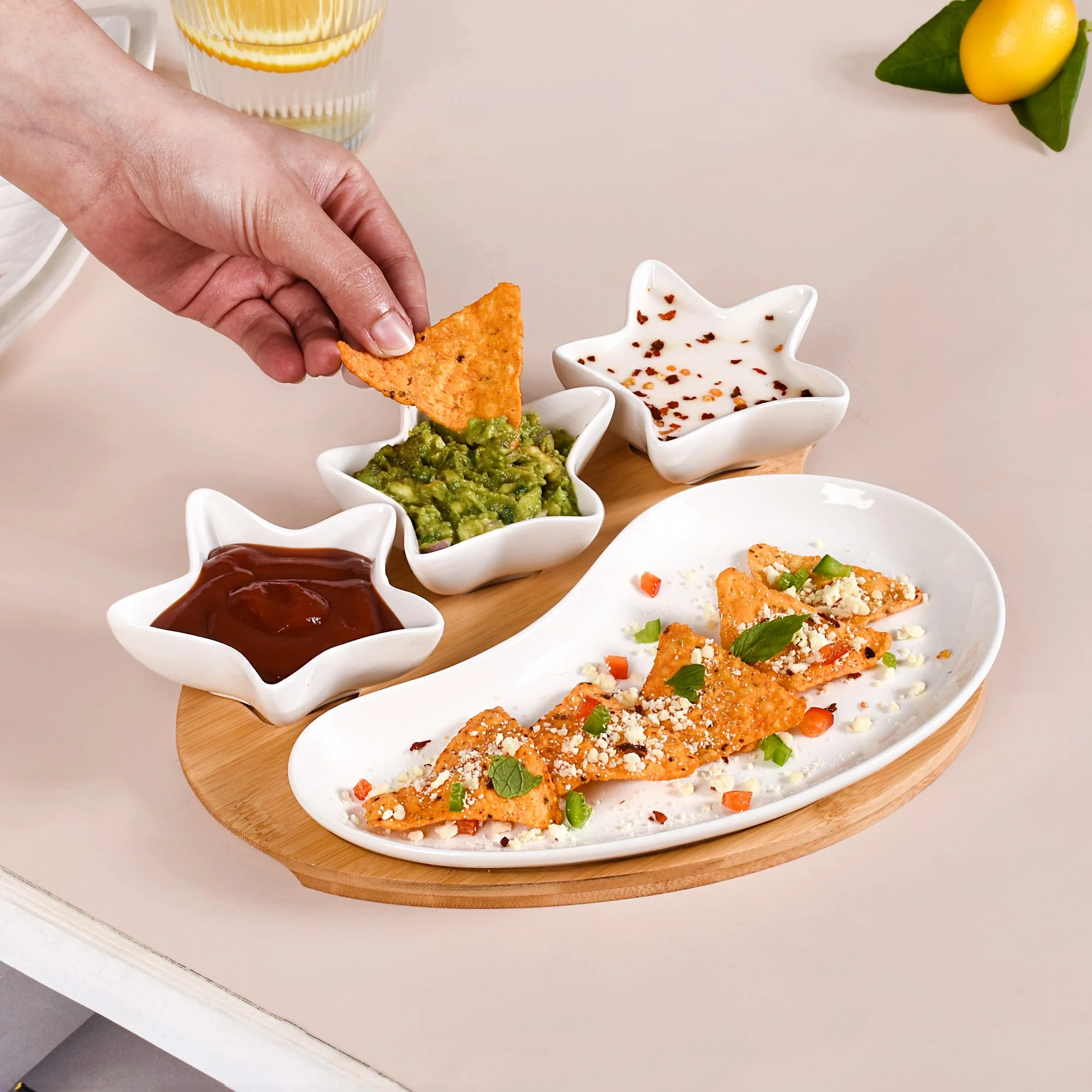 Set Of 4 Stars And Comet Ceramic Serveware With Tray - Image 3