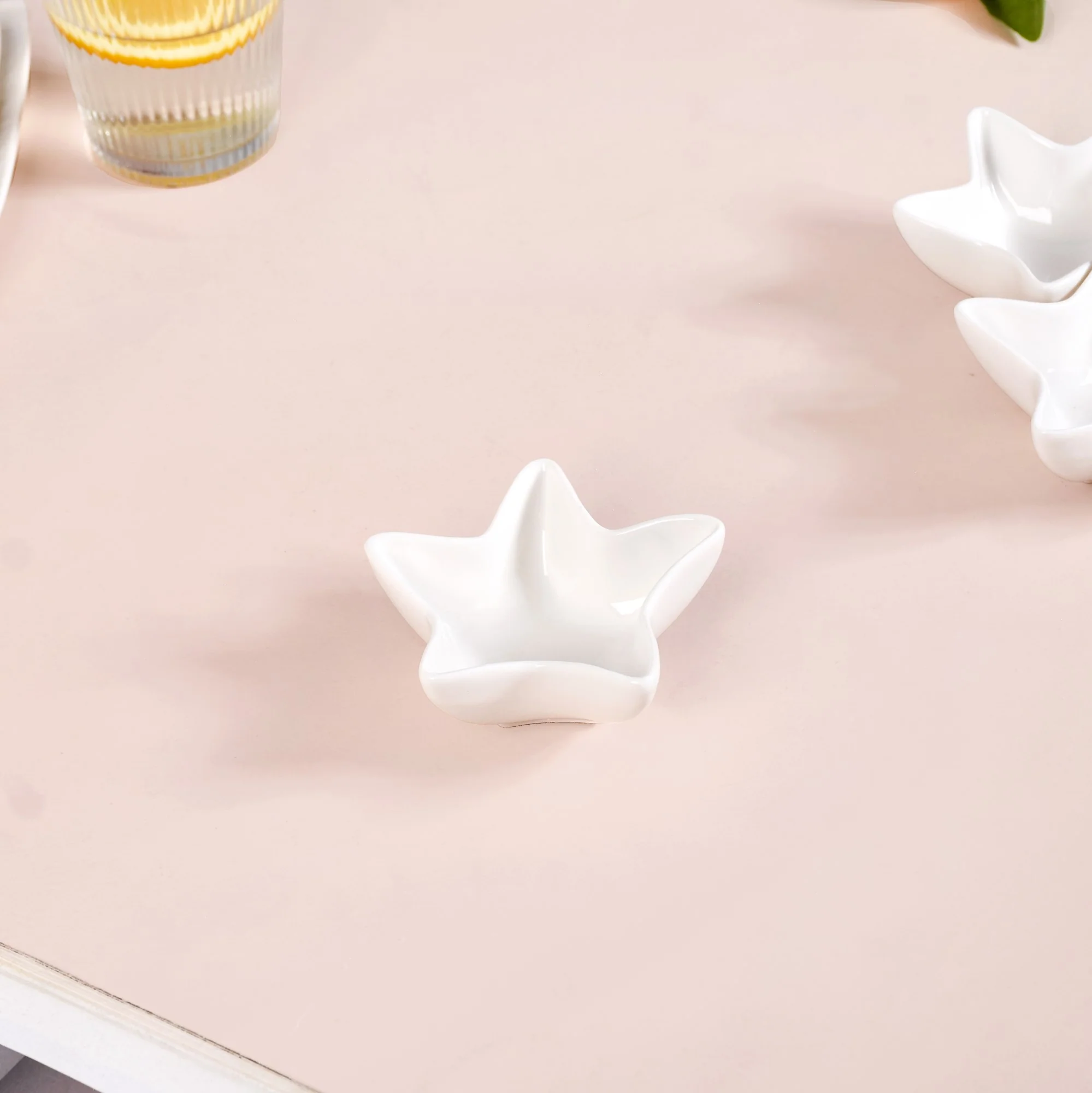 Set Of 4 Stars And Comet Ceramic Serveware With Tray - Image 8