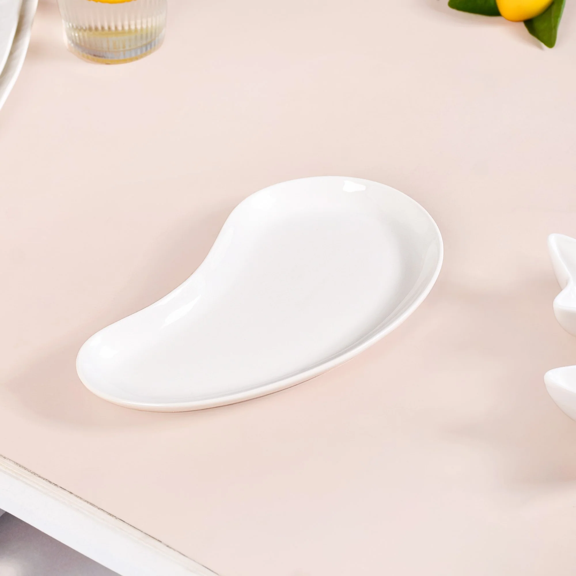 Set Of 4 Stars And Comet Ceramic Serveware With Tray - Image 9